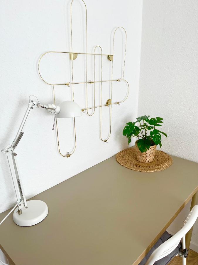 Gemuetliches Zentrales Apartment 2 Min Bis Du Hbf 뒤스부르크 외부 사진