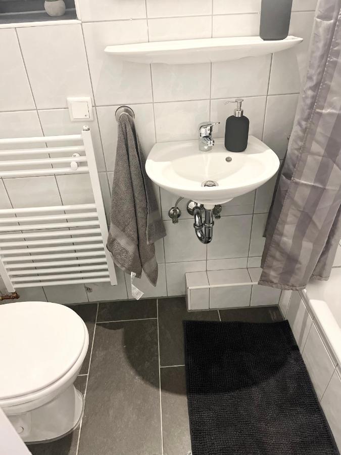 Gemuetliches Zentrales Apartment 2 Min Bis Du Hbf 뒤스부르크 외부 사진