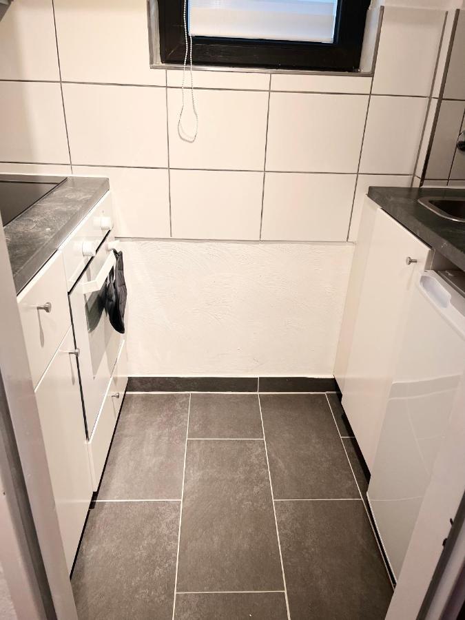 Gemuetliches Zentrales Apartment 2 Min Bis Du Hbf 뒤스부르크 외부 사진